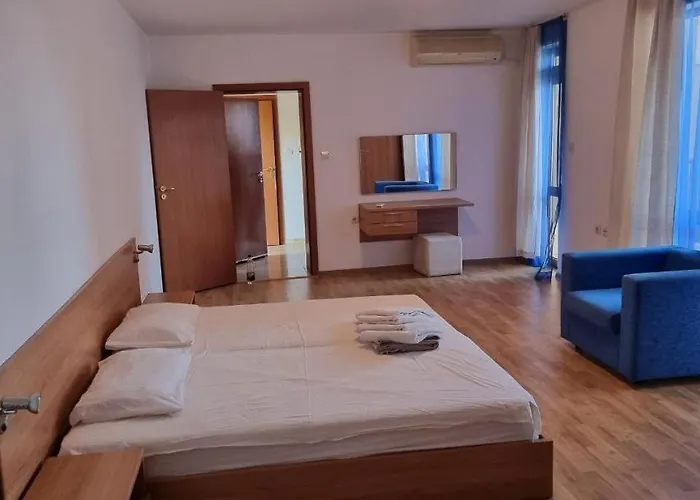 трёхкомнатная Διαμέρισμα *